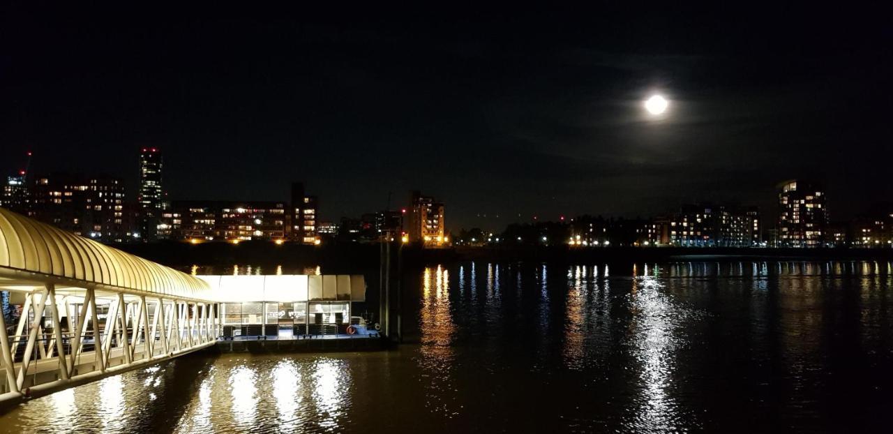 Stunning Massive Bedroom +Direct Thames River View Londres Exterior foto